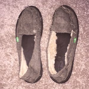 Winter fur-lined Sanuks size 9